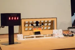 Marcador y portería desarrollados por los estudiantes.