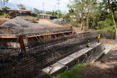 Construcción del puente para vehículos, ciclistas y peatones (Foto: Ruth Garita / OCM).