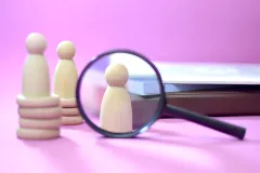 Investigación: Capacidad para conducir investigaciones de problemas complejos por medio de conocimientos y métodos apropiados, incluyendo el diseño de experimentos, análisis e interpretación de datos y síntesis de información para proveer conclusiones válidas.
