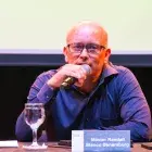 el candidato respondiendo preguntas