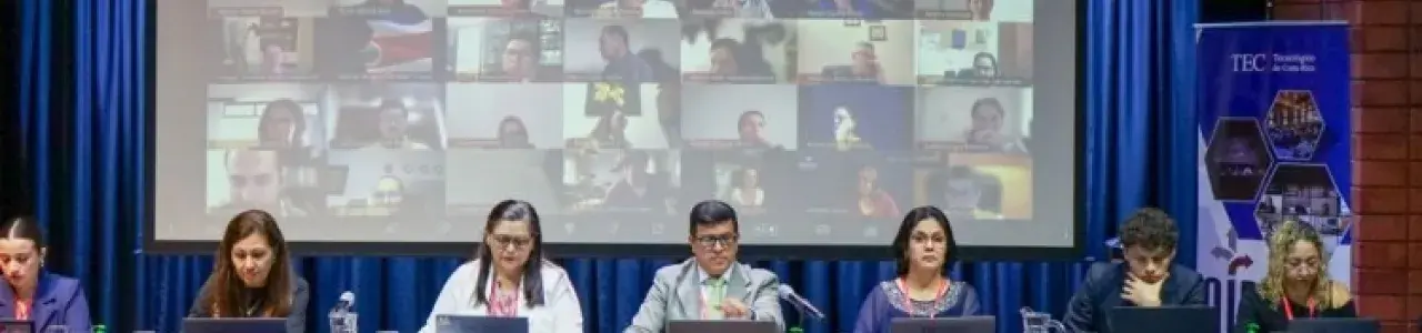Fotografía de los participantes del evento
