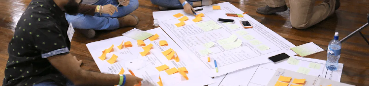 Los jóvenes fueron divididos en 16 grupos y debían realizan ideas en tres grandes áreas