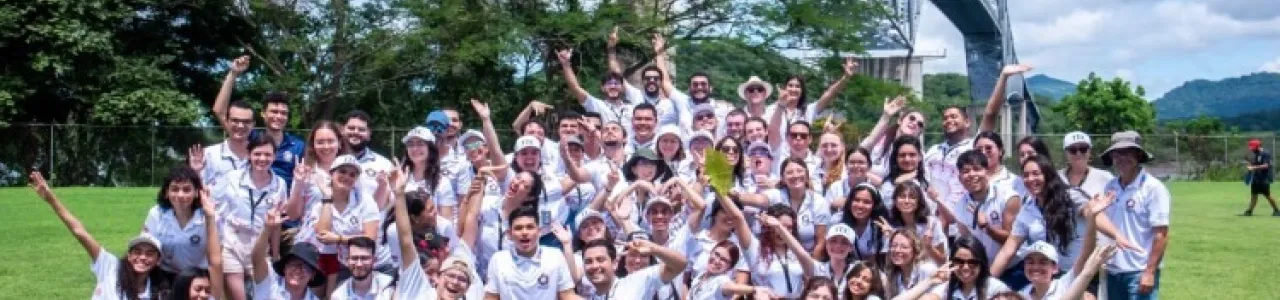 Fotografía de los participantes del evento
