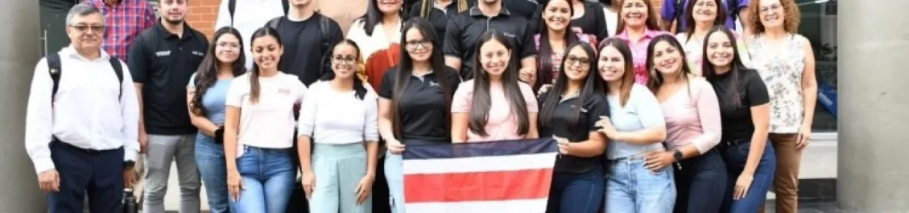 Fotografpia de participantes del evento