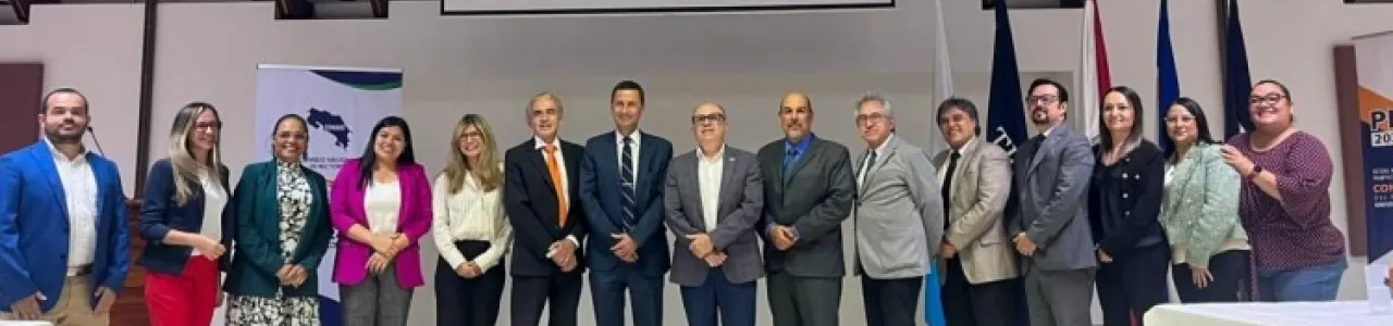 Fotografía de los participantes del evento