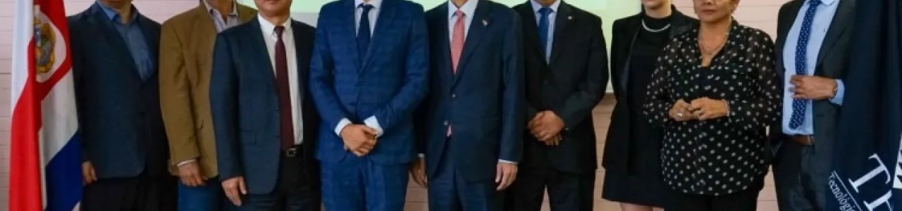 Fotografía de los participantes del evento