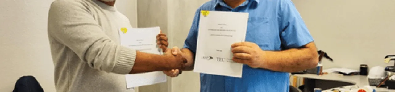 Ingeniero Edgar Zamora, junto al doctor Irving Pizarro