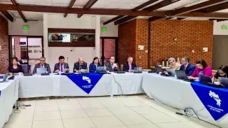 Autoridades universitarias en la mesa de negociación