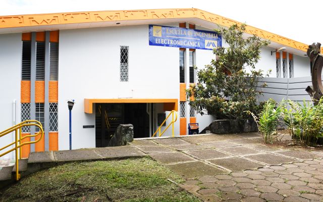 Imagen de la fachada de la Escuela de Ingeniería Electromecánica. 