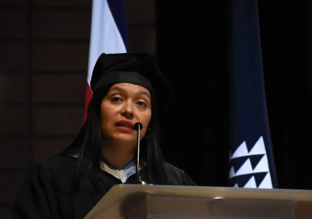 Rectora, María Estrada