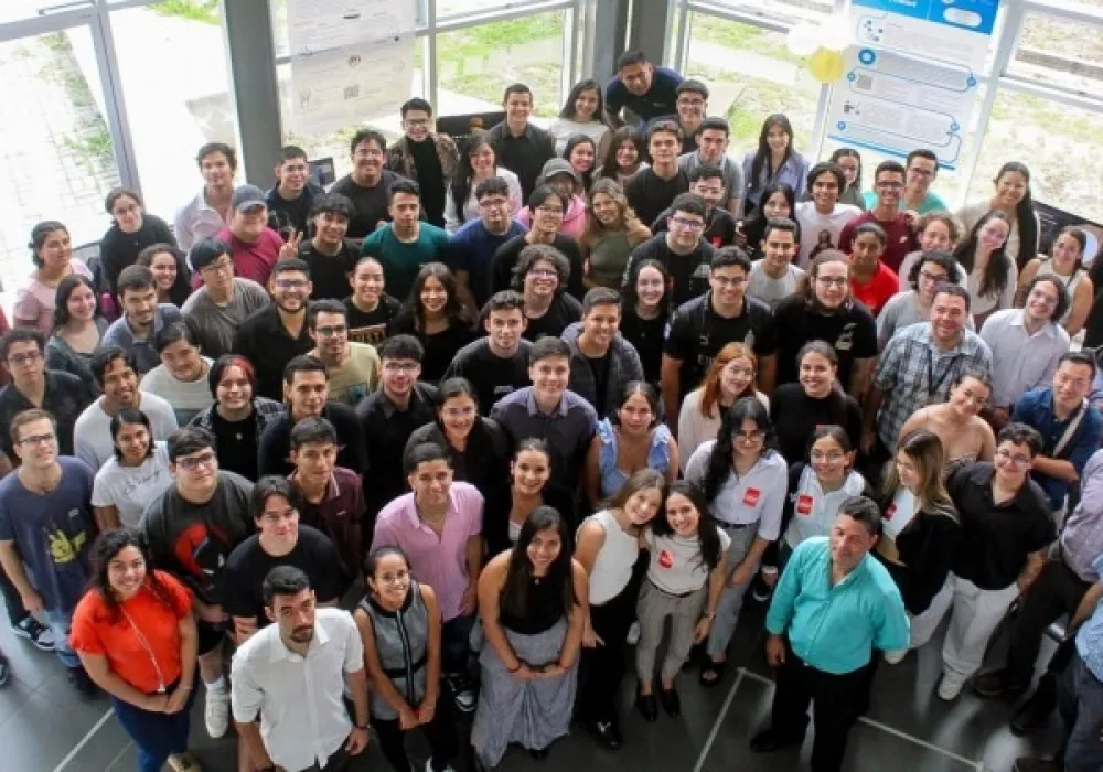 Fotografía de asistentes al evento