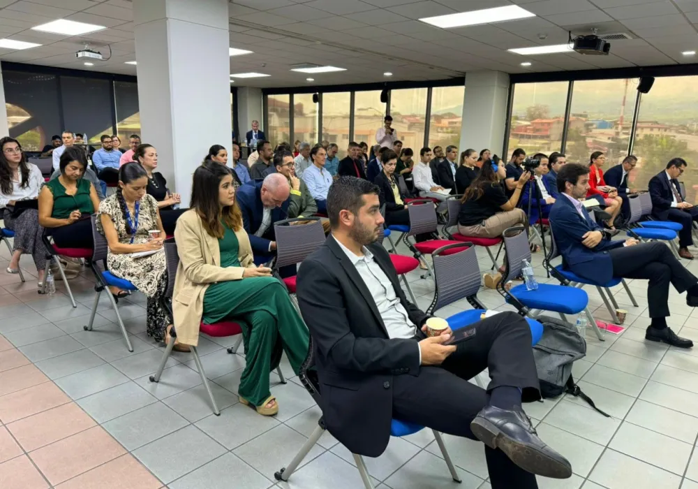 Fotografía de asistentes al evento