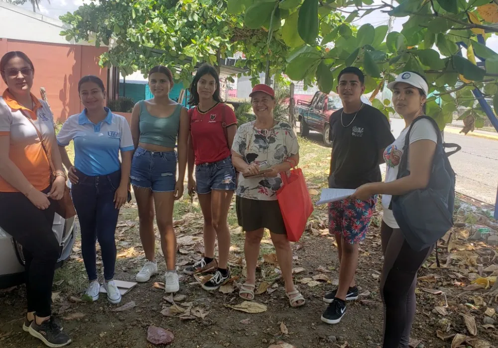 Fotografía de equipo de trabajo para la recolección de residuos