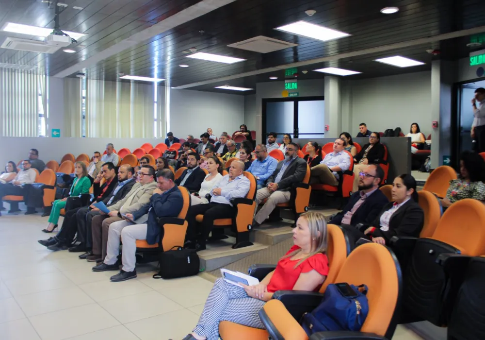 Fotografía de asistentes al evento