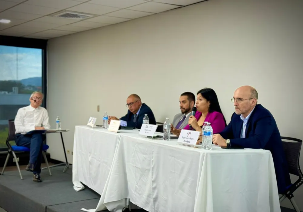 Fotografía de asistentes al evento
