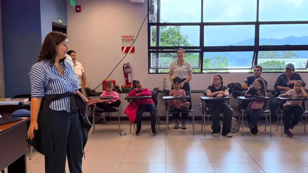 Conversatorio con la Embajadora de Italia