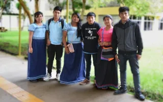 Fotografía miembros de la comunidad indígena en el TEC