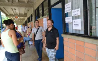 En el orden usual, la Dra Lilliana Abarca, investigadora del TEC especialista en Residuos Sólidos; el máster Martín Solís, estadístico de la Escuela de Administración de Empresas; el Dr. José Martínez, coordinador del Centro de Investigación en Administración, Economía y Gestión Tecnológica y el ingeniero Carlos Roldán, coordinador del Programa Energías Limpias del TEC, durante la presentación de los resultados de la encuesta en conferencia de prensa.