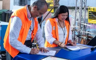 Fotografía de firma de convenio