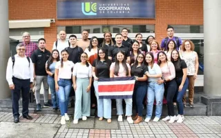 Fotografpia de participantes del evento