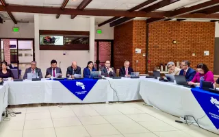 Autoridades universitarias en la mesa de negociación