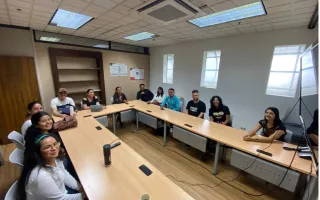 Reunión de los y las estudiantes con la Sra. Grettel González, Coordinadora del Programa Regional del DAAD