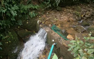 Toma de agua fuente superficial para abastecimiento humano en un ASADA