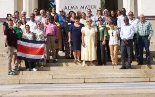 Foto grupal de los participantes en el Encuentro.