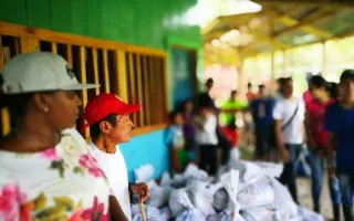  familias indígenas recibieron alimentos y ropa