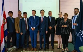 Fotografía de los participantes del evento