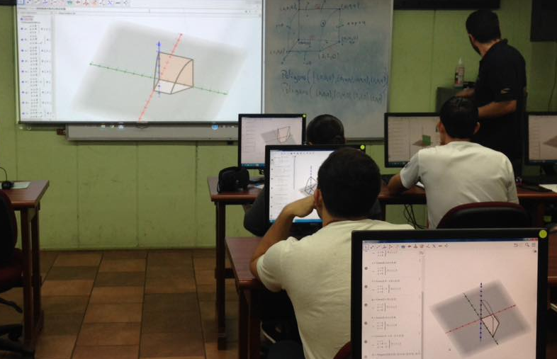 jovenes en colegio