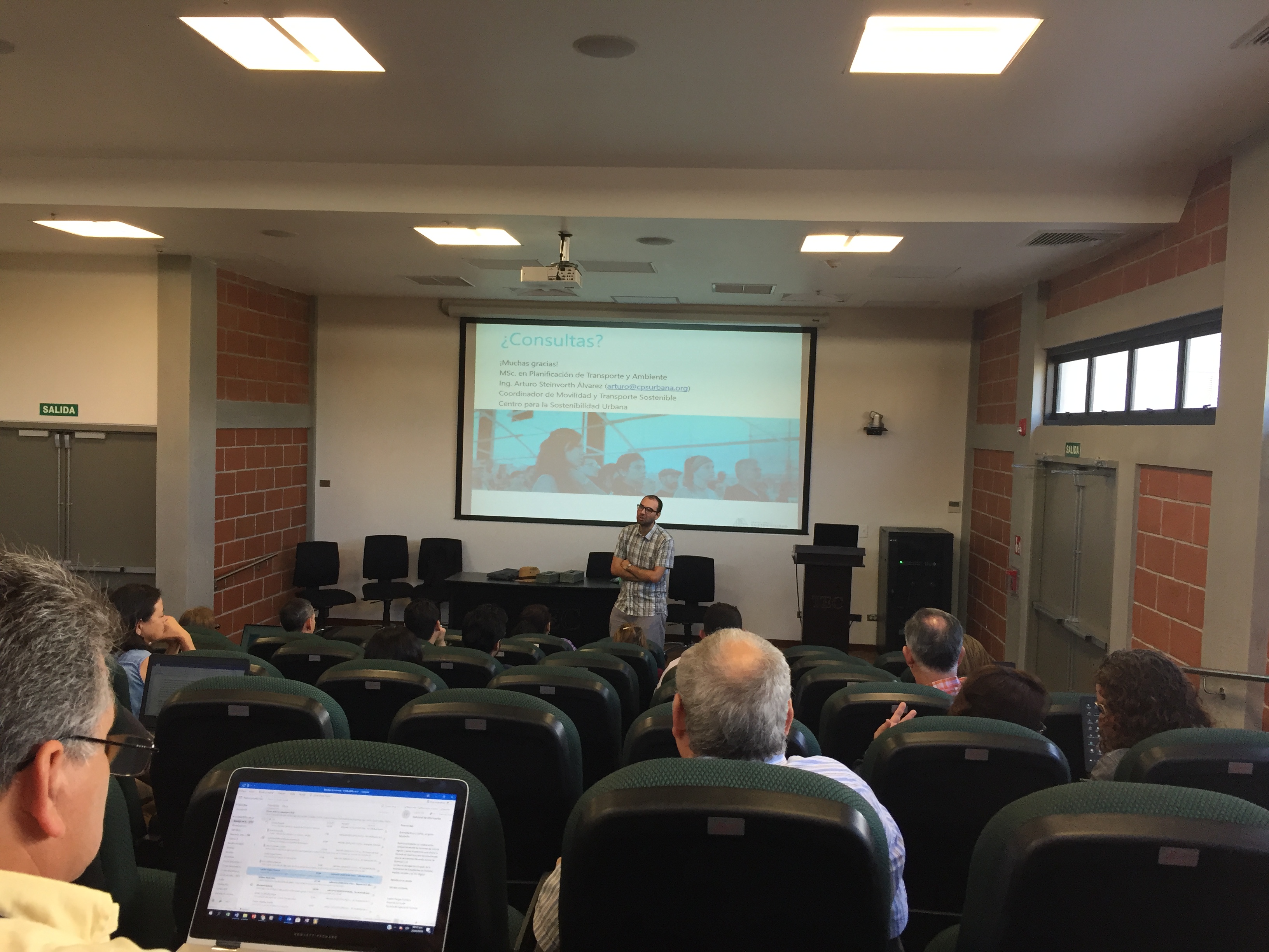 Ing. Arturo Steinvorth durante el foro