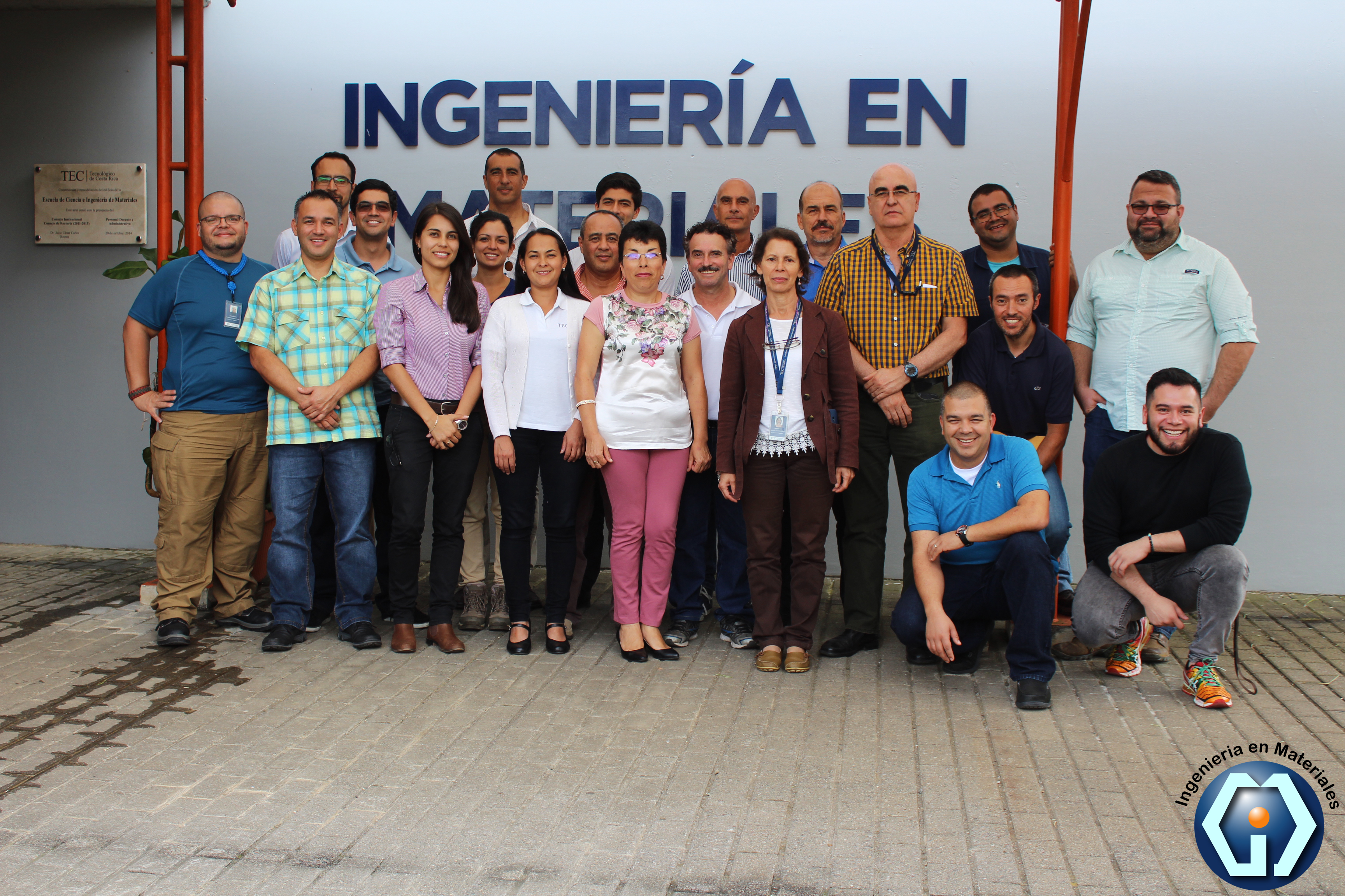 Personal docente y administrativo de la Escuela de Ciencia e Ingeniería de los Materiales Personal docente y administrativo de la Escuela de Ciencia e Ingeniería de los Materiales