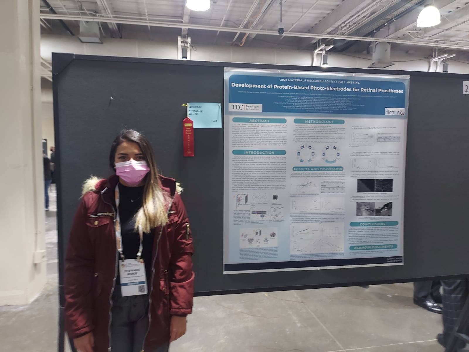Stephanie Monge-Martínez, estudiante de Maestría en Ingeniería de Dispositivos Médicos presenta poster en conferencia de MRS Fall 2021 Boston, es preseleccionada para mejor poster