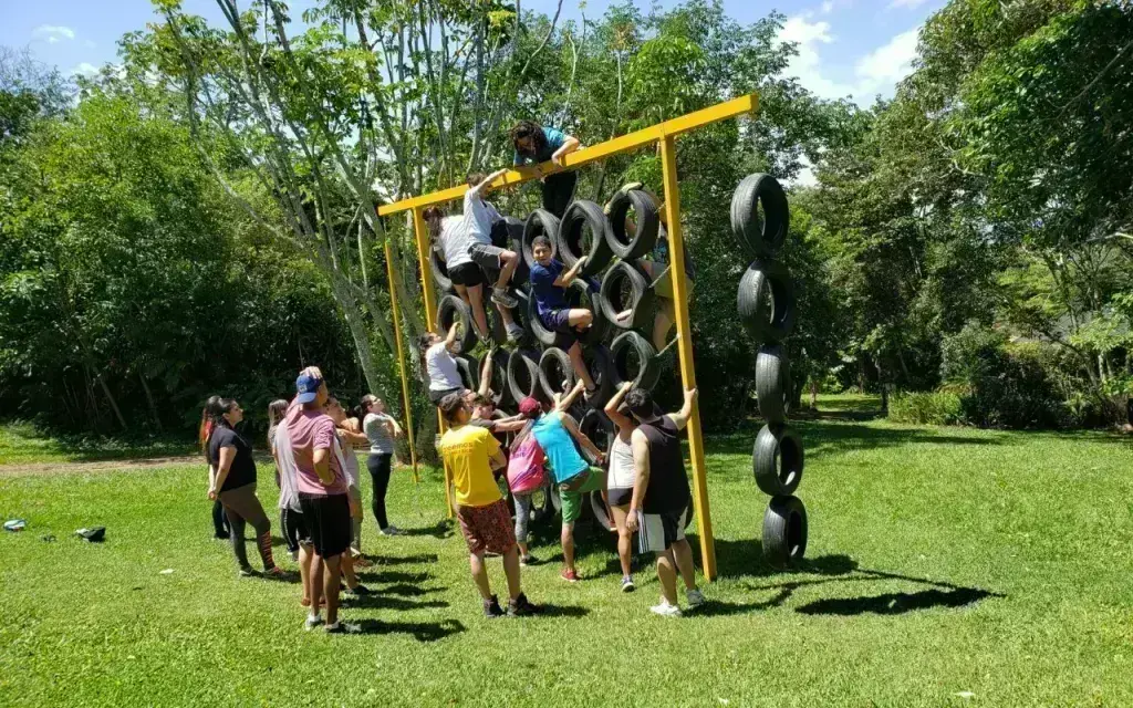 jovenes en actividades recreativas