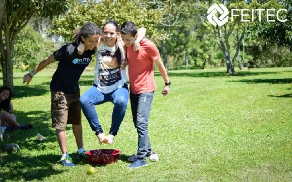 estudiantes en activdad recreativa