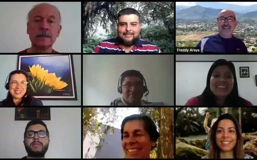 Miembros del Consejo Institucional con invitada sesionando por videollamada.