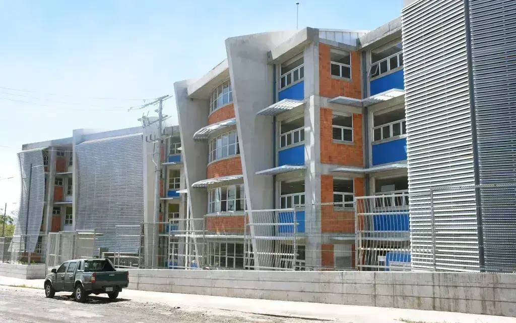 imagen externa del edificio de Residencias Estudiantiles del TEC en Cartago