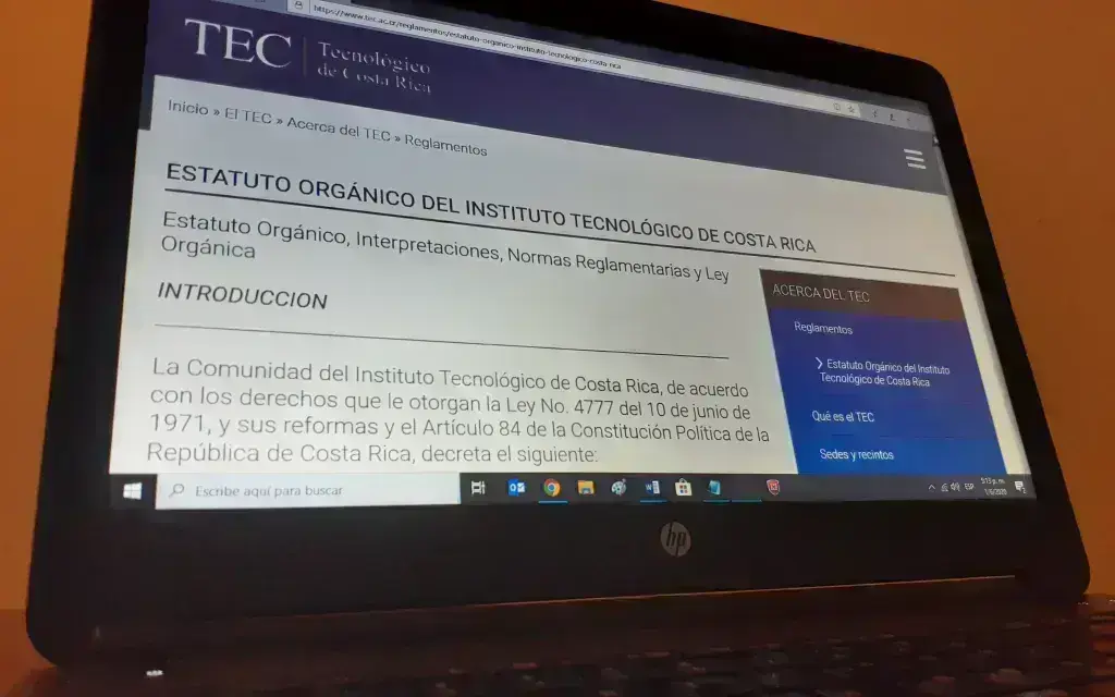 Pantalla de computadora con Estatuto Orgánico del TEC.