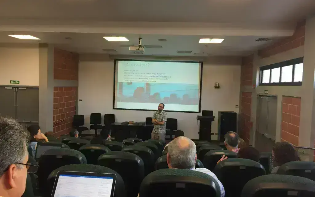 Ing. Arturo Steinvorth durante el foro
