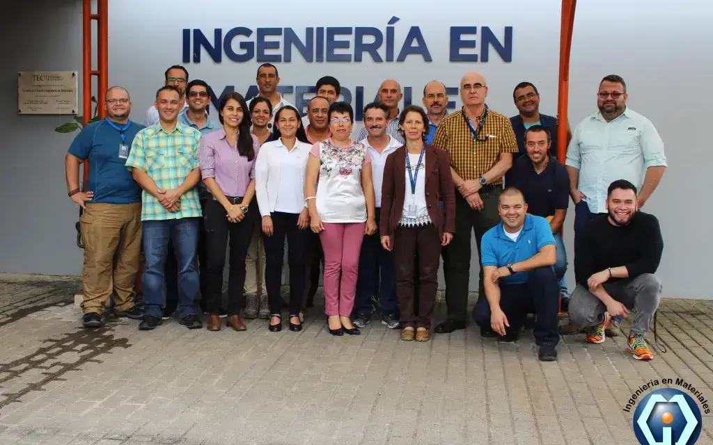 Personal docente y administrativo de la Escuela de Ciencia e Ingeniería de los Materiales Personal docente y administrativo de la Escuela de Ciencia e Ingeniería de los Materiales