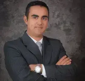 Dr. Freddy Ramírez